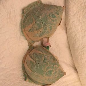 Victoria’s Secret bra 36D plunge